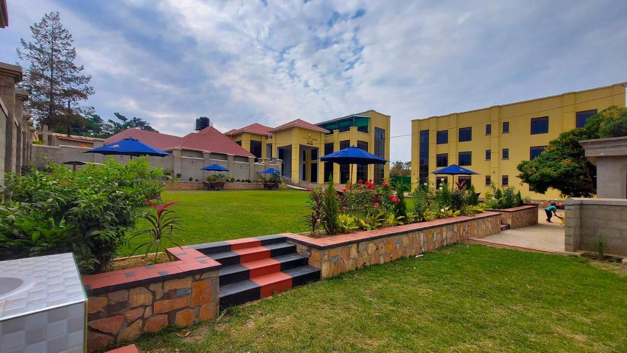 Golden Castle Hotel Hoima Exterior foto